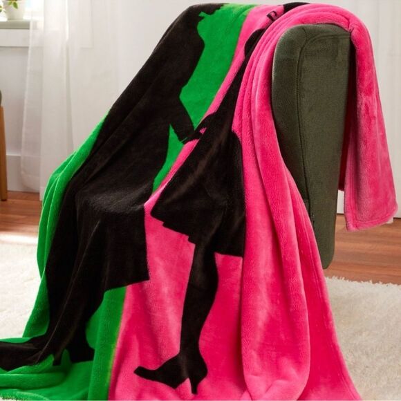Wicked Silky Faux Fur Throw One Size 60"x 70"
Magic Moment Green Pink Black NEW - Picture 6 of 6